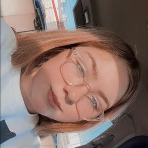 Meet your Posher, Chloe